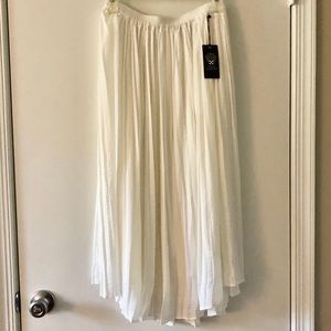 COPY - NWT Vince Camuto Ivory pleated skirt XS